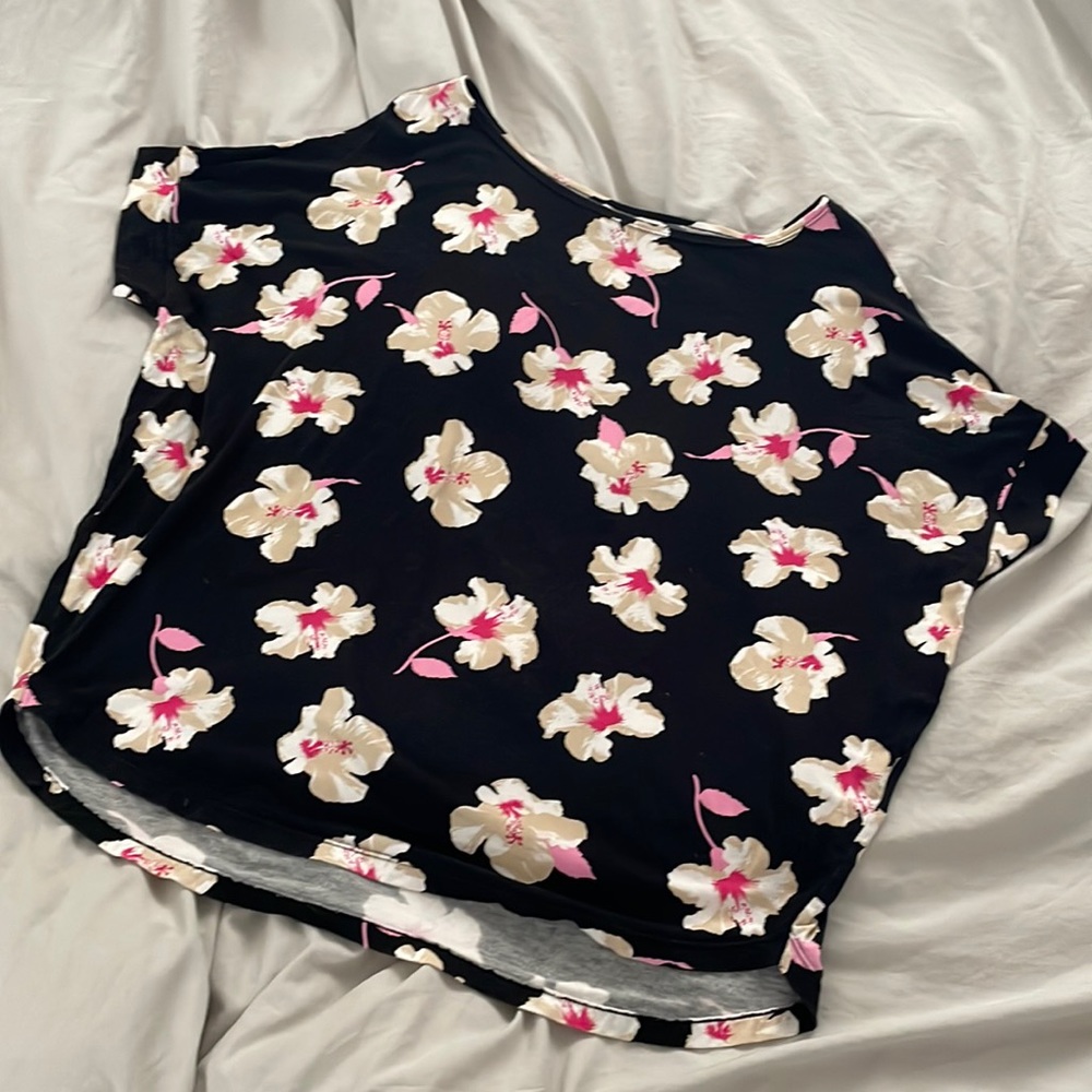 Ava Sky Hibiscus Top Momo M